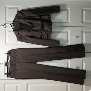 IZ Byer California, 2 Piece Brown Suit Jacket Size S Pants Size 5